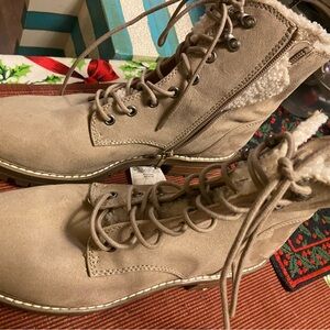 Universal Thread Tan Ankle Boots